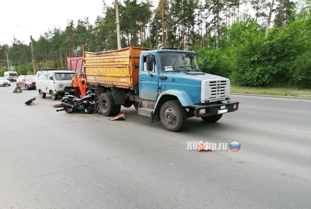 В Сызрани мотоциклист сбил дорожного рабочего и погиб