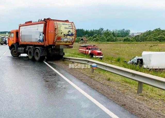 В Башкирии в ДТП с мусоровозом погиб водитель «Газели»