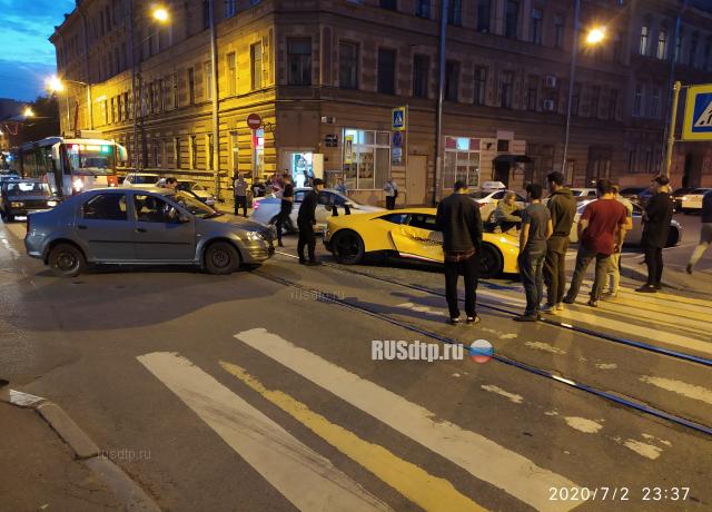 ДТП с участием Lamborghini Huracan в Петербурге. ВИДЕО