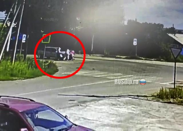 В Кызыле водитель сбил женщину с коляской. ВИДЕО