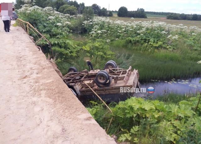 В Тверской области «Газель» упала с моста в реку