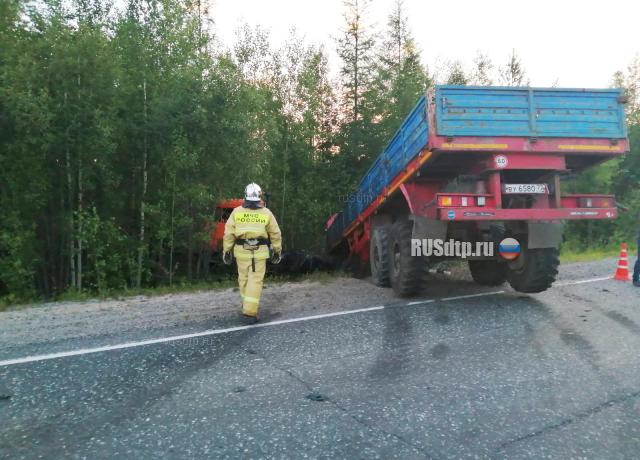 Автобус и грузовик столкнулись на трассе «Сургут — Салехард»