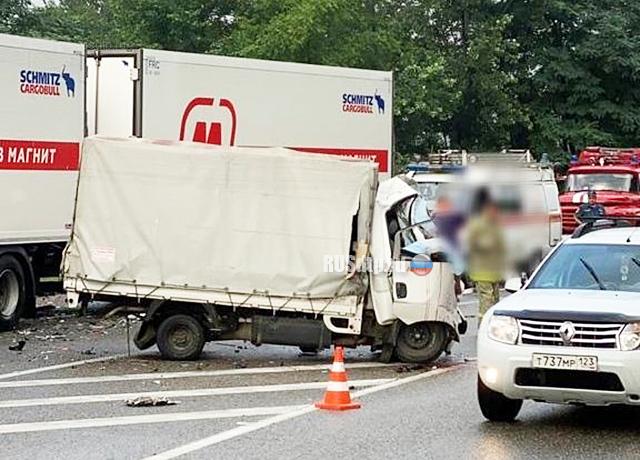 В Туапсинском районе погибли водитель и пассажир грузовика