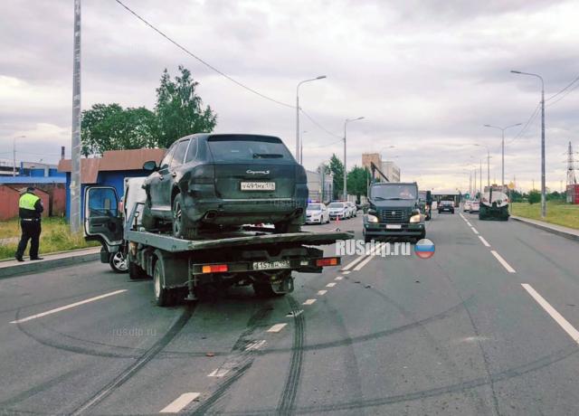 Водитель «Ларгуса» погиб в ДТП в Петербурге