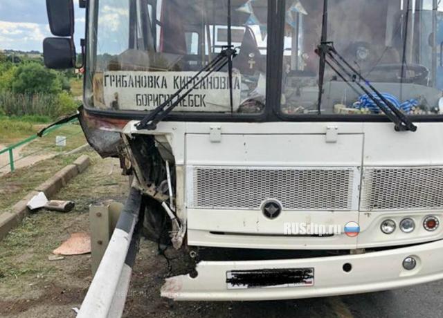 Водитель и пассажир ВАЗа погибли в ДТП в Грибановском районе