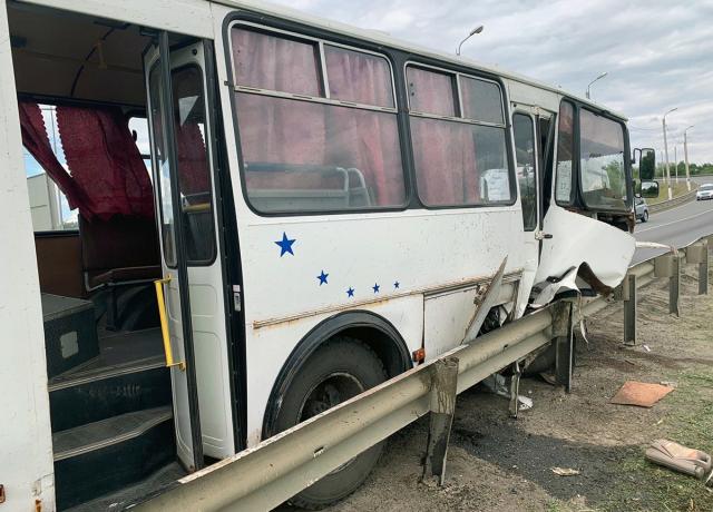 Водитель и пассажир ВАЗа погибли в ДТП в Грибановском районе