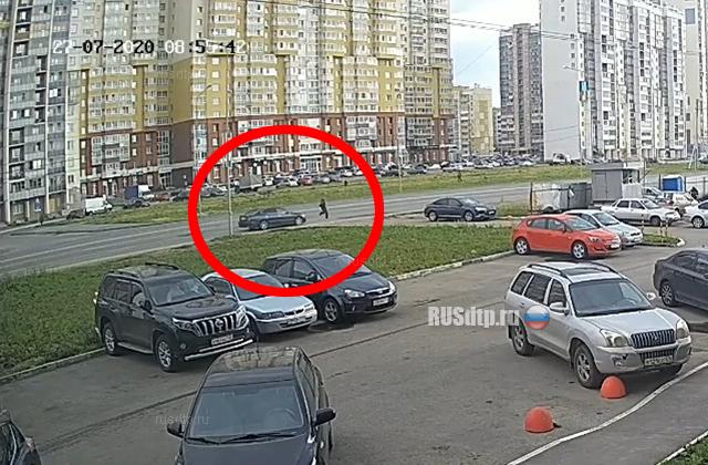 Момент наезда на пешехода на Университетской Набережной в Челябинске