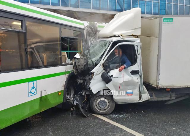 Один человек погиб в ДТП с автобусом на Рязанском проспекте