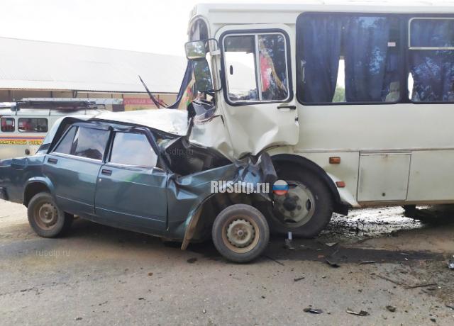 В Ярославской области в ДТП с автобусом погиб водитель ВАЗа