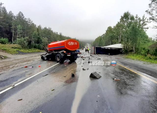 Оба водителя погибли в лобовом столкновении грузовиков на трассе М-5 под Златоустом