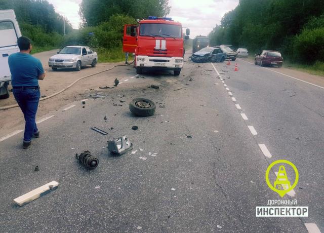 Водитель «Мерседеса» погиб в ДТП под Петродворцом