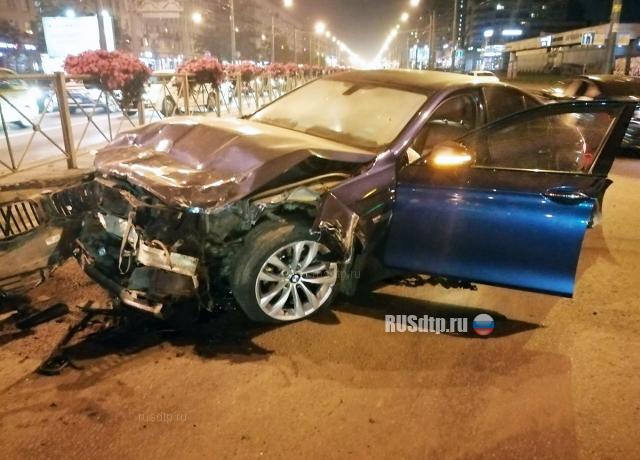 В Петербурге пьяный работник автомойки разбил BMW клиента. ВИДЕО