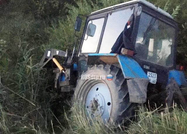 В Псковской области трактор вскрыл» маршрутку вилами