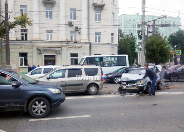 Момент массового ДТП с пьяным водителем в Ижевске. ВИДЕО