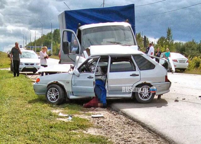 Водитель и пассажир «Лады» погибли в ДТП в поселке Новые Бурасы