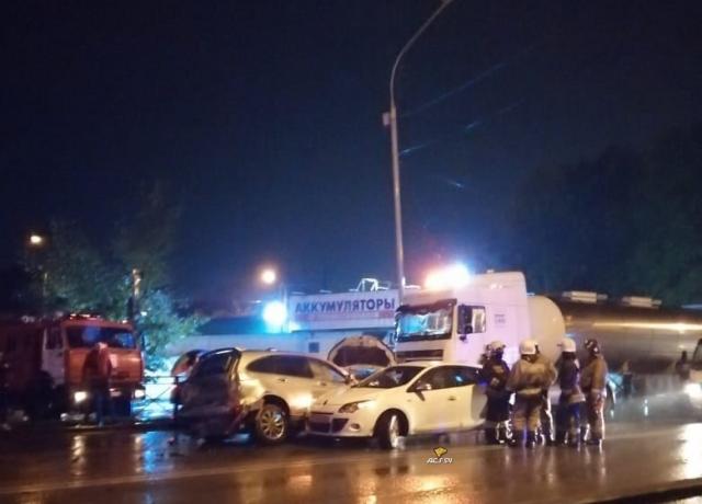 В Новосибирске лихач разбил 9 машин