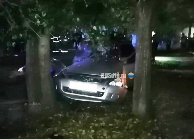 Трое молодых людей погибли при столкновении «Приоры» с деревом