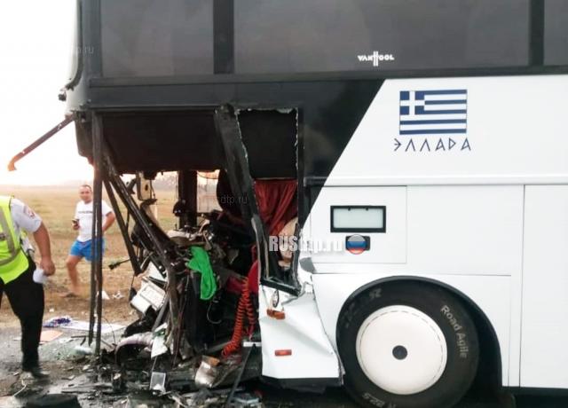 Два автобуса лоб в лоб столкнулись под Анапой
