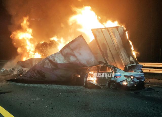 На трассе М-11 в огненном ДТП погиб пассажир «Соляриса»