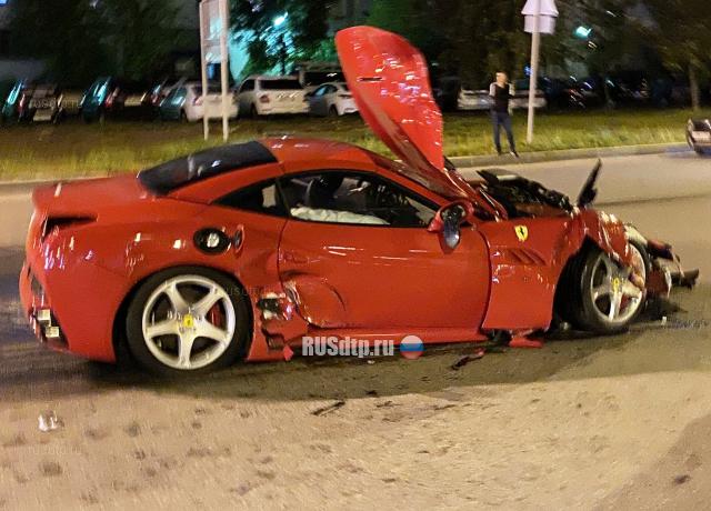 BMW и Ferrari столкнулись на Комендантском проспекте в Санкт-Петербурге