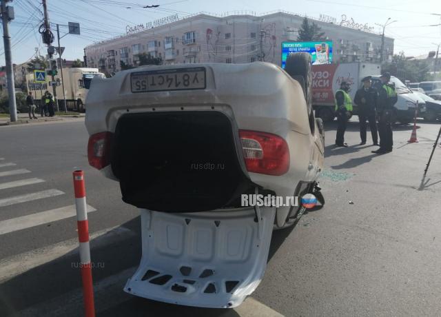 В Омске в ДТП с участием двух автомобилей пострадала женщина