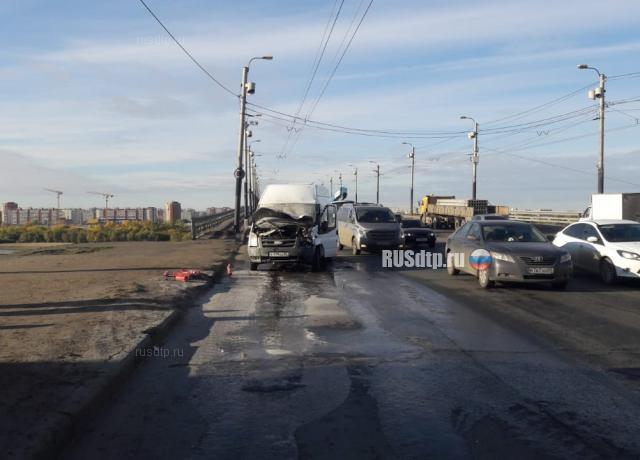 Момент ДТП с участием маршрутки в Омске