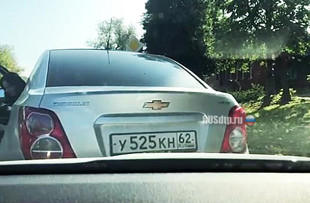 В Рязани автоледи врезалась в машину ДПС. Видео В Рязани автоледи врезалась в машину ДПС. Видео