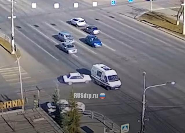 Момент ДТП с участием скорой в Челябинске Момент ДТП с участием скорой в Челябинске