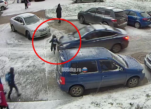Момент наезда на ребенка в Новосибирске. ВИДЕО Момент наезда на ребенка в Новосибирске. ВИДЕО
