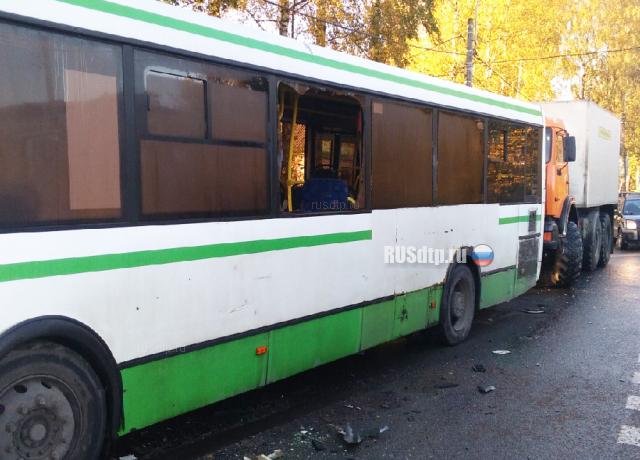 Пассажирка кроссовера погибла в ДТП с автобусом в Пушкине