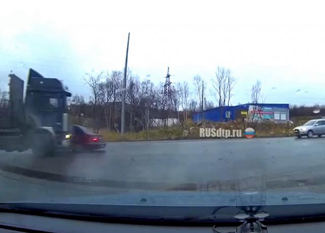 Момент тройного ДТП на Верхне-Ростинском шоссе