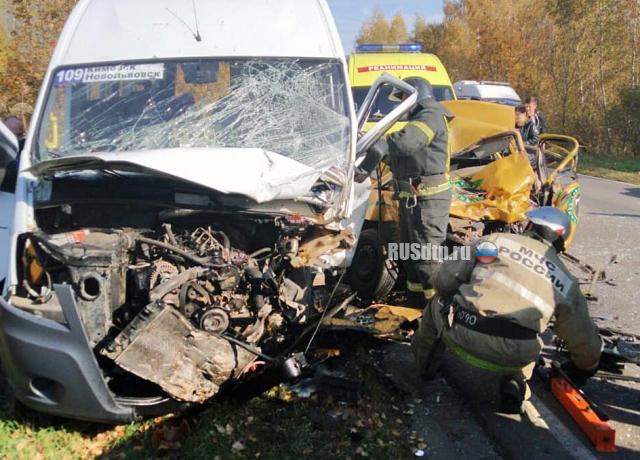 Трое погибли в ДТП с участием такси и автобуса в Тульской области