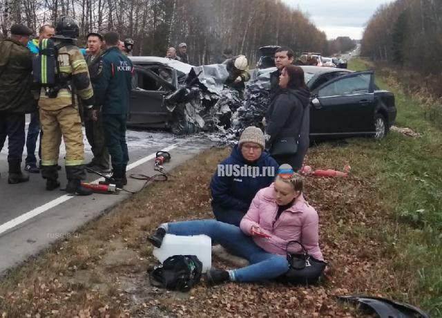 Трое погибли в лобовом столкновении автомобилей под Костромой