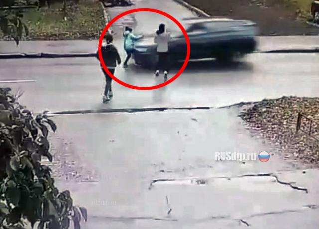 «Лада» сбила девочку на Костюшко в Санкт-Петербурге. ВИДЕО «Лада» сбила девочку на Костюшко в Санкт-Петербурге. ВИДЕО