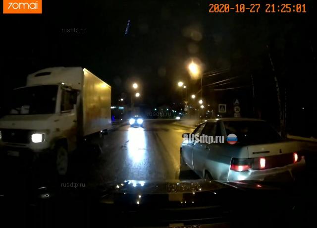 Водитель ломится на мою полосу (с) Водитель ломится на мою полосу (с)