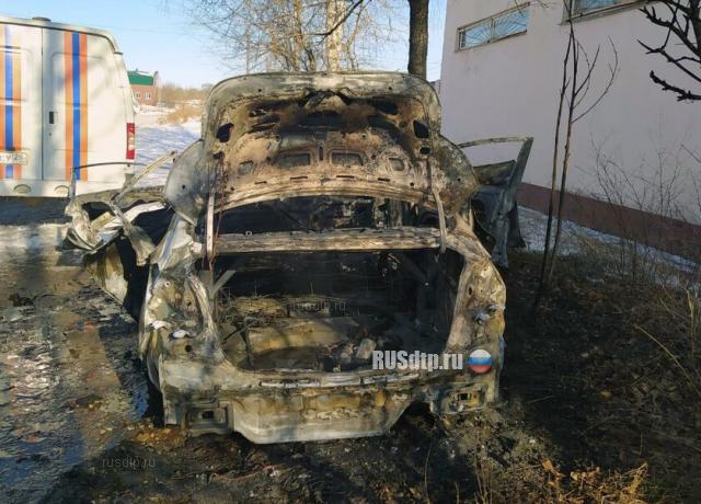 Женщина сгорела в своей машине после заправки на АЗС