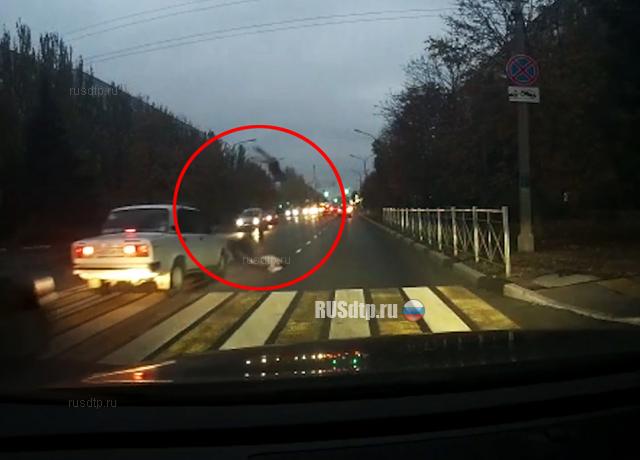 В Волжском пенсионер сбил мать с двумя детьми. ВИДЕО В Волжском пенсионер сбил мать с двумя детьми. ВИДЕО