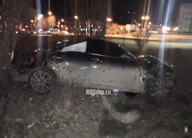 27-летний водитель разбился на «Лексусе» в Омске