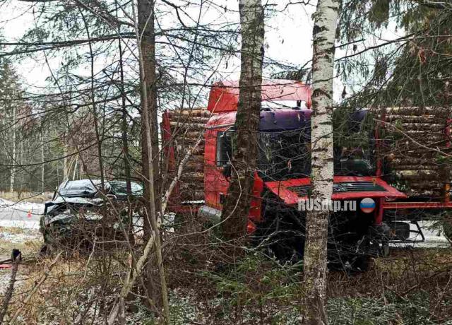 55-летний мужчина погиб в ДТП с лесовозом в Ивановской области