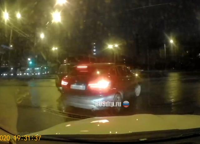 Поворот под стрелку Поворот под стрелку