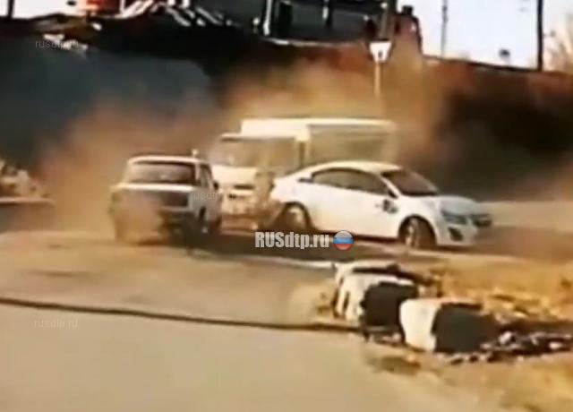 Момент ДТП с переворотом в Сызрани Момент ДТП с переворотом в Сызрани