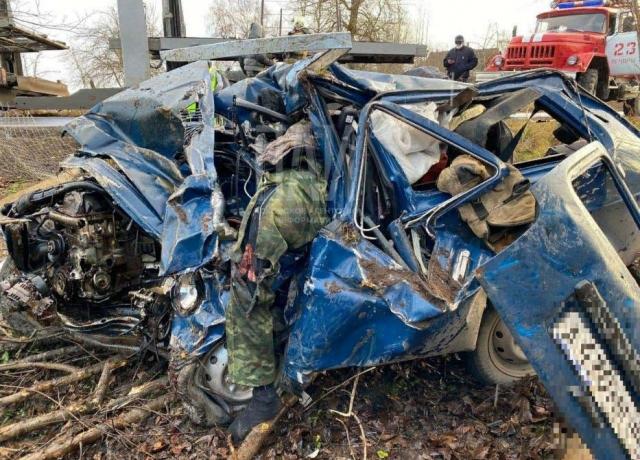 Водитель и пассажир «Нивы» погибли в Псковской области