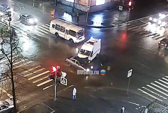 Момент ДТП с участием скорой в Петрозаводске попал на видео Момент ДТП с участием скорой в Петрозаводске попал на видео