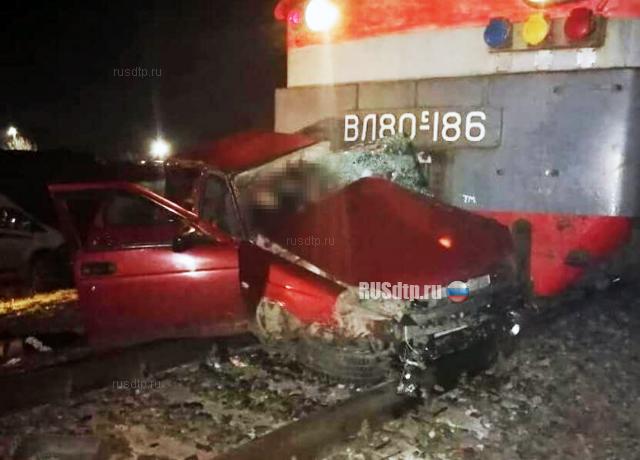 Момент столкновения автомобиля с поездом на Кубани