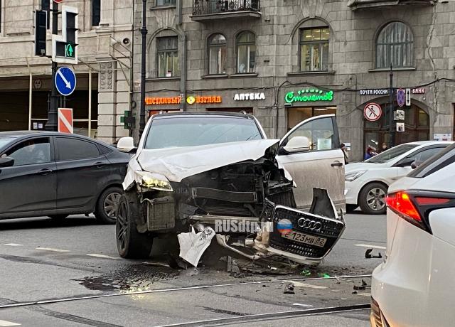 Audi и Ford столкнулись на Лиговском проспекте