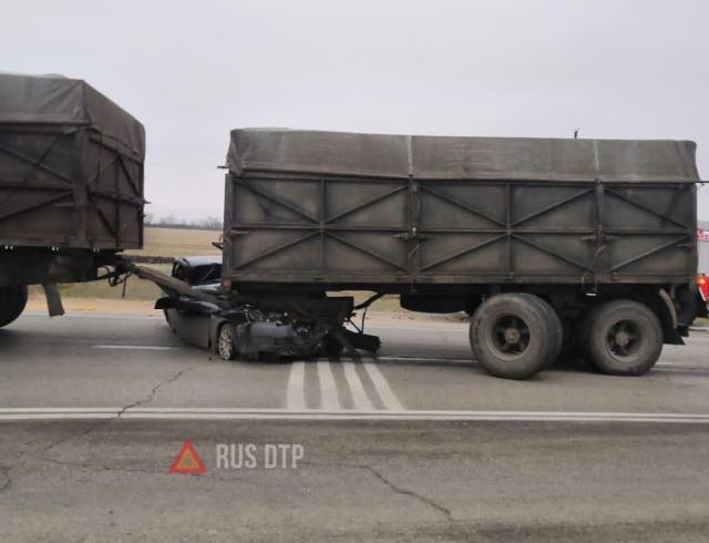 Водитель и пассажир «Лады» погибли в ДТП с КАМАЗом в Ростовской области