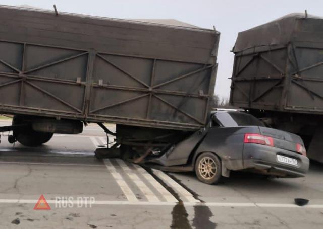 Водитель и пассажир «Лады» погибли в ДТП с КАМАЗом в Ростовской области