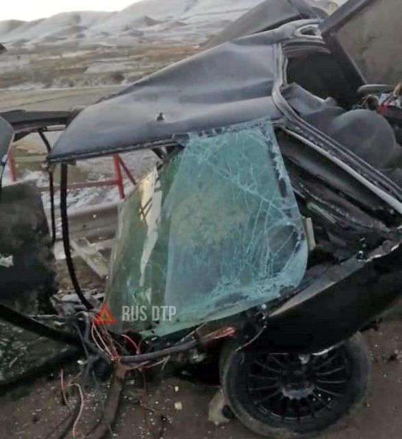 Трое погибли при наезде «Гранты» на ограждение в Дагестане