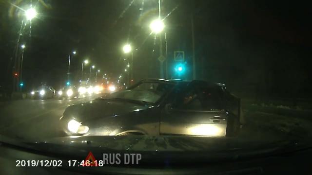 ВАЗ-2114 столкнулся с Mitsubishi на Кохомском шоссе. ВИДЕО