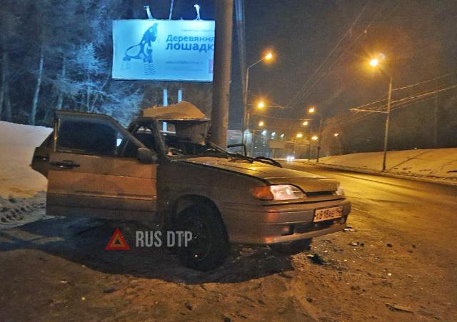 В Томске ВАЗ-2115 врезался в столб: погибли водитель и пассажир